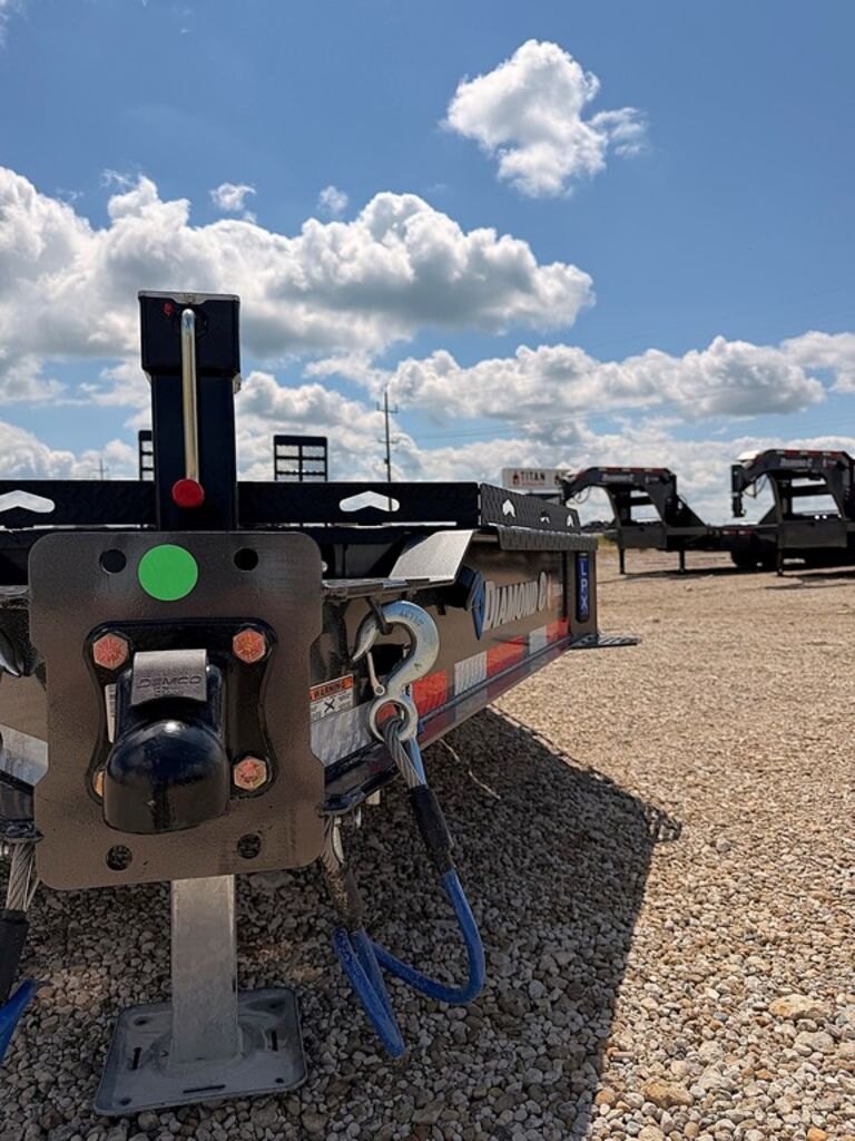 2027 Diamond C 24' Equipment LPX 24k Trailer