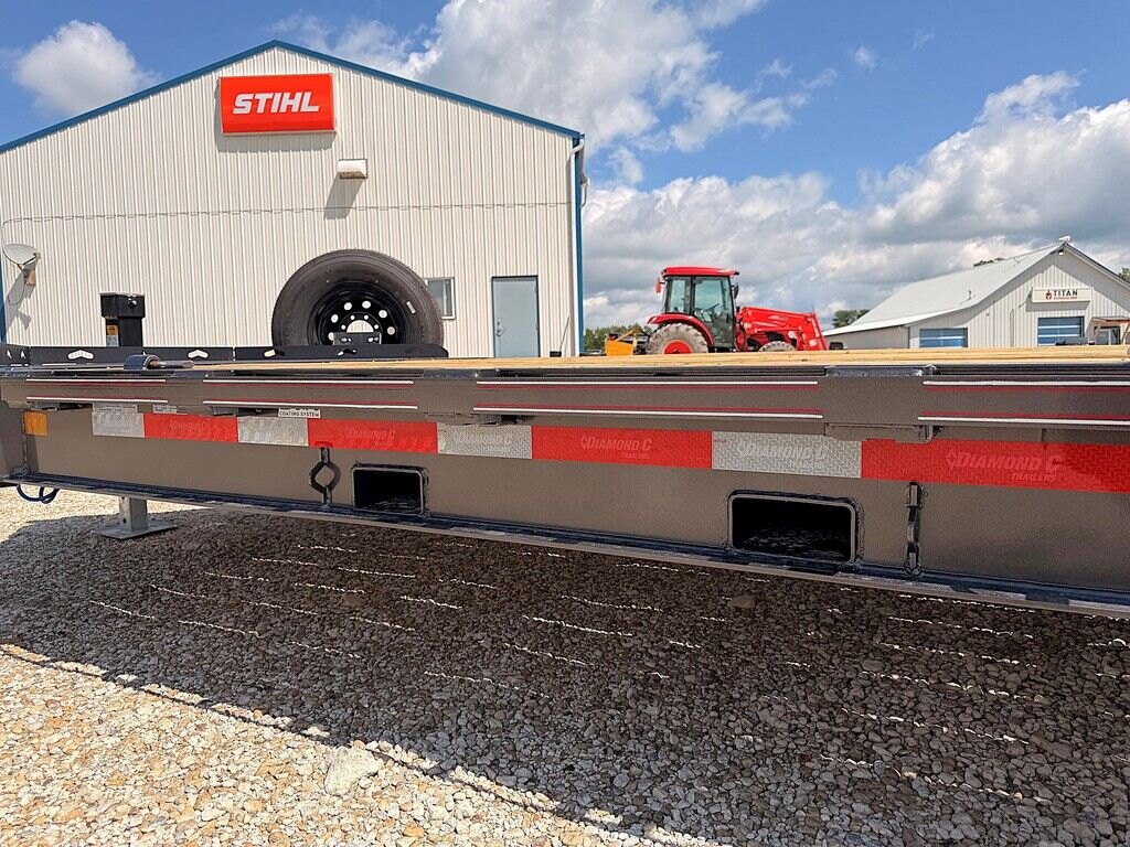 2027 Diamond C 24' Equipment LPX 24k Trailer