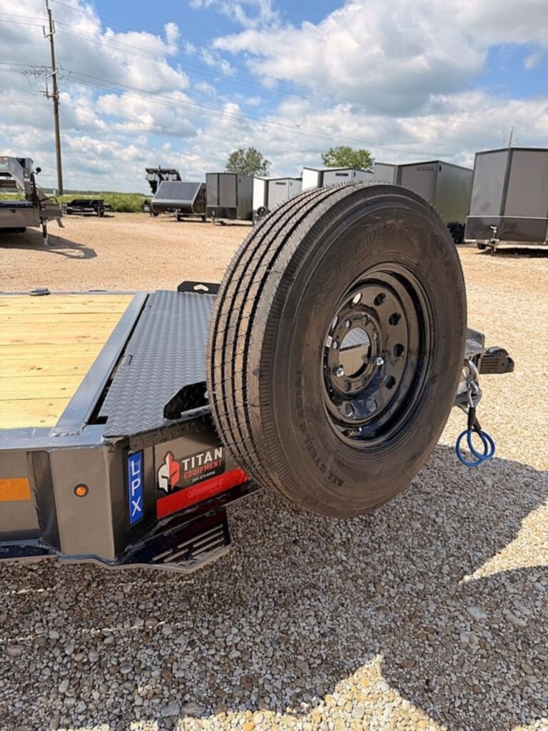 2027 Diamond C 24' Equipment LPX 24k Trailer