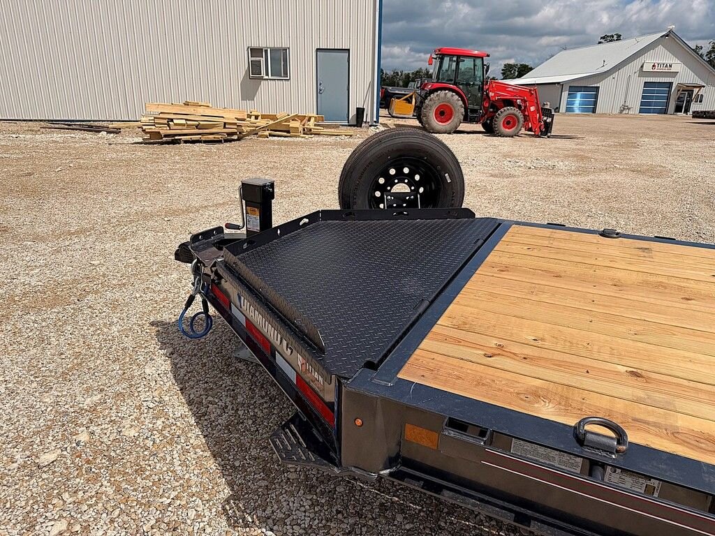 2027 Diamond C 24' Equipment LPX 24k Trailer