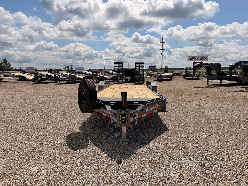 2027 Diamond C 24' Equipment LPX 24k Trailer