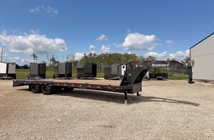 2026 Diamond C 32' Gooseneck 30k FMAX MR Trailer