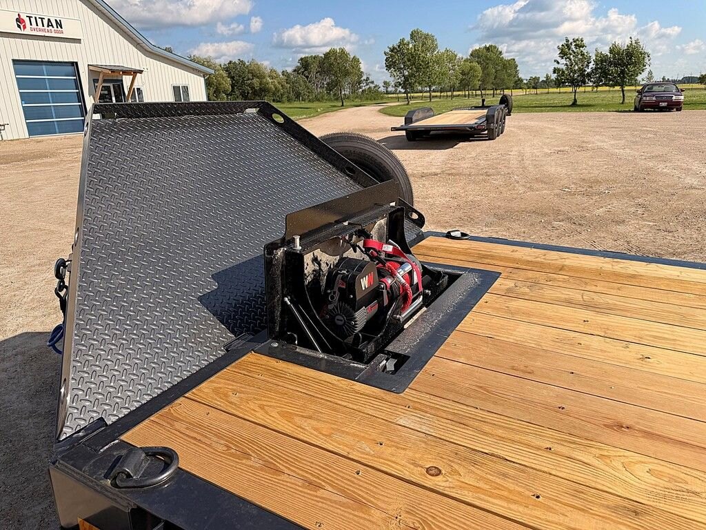 2026 Diamond C 24' Gravity Tilt Deck HDT 24k Trailer