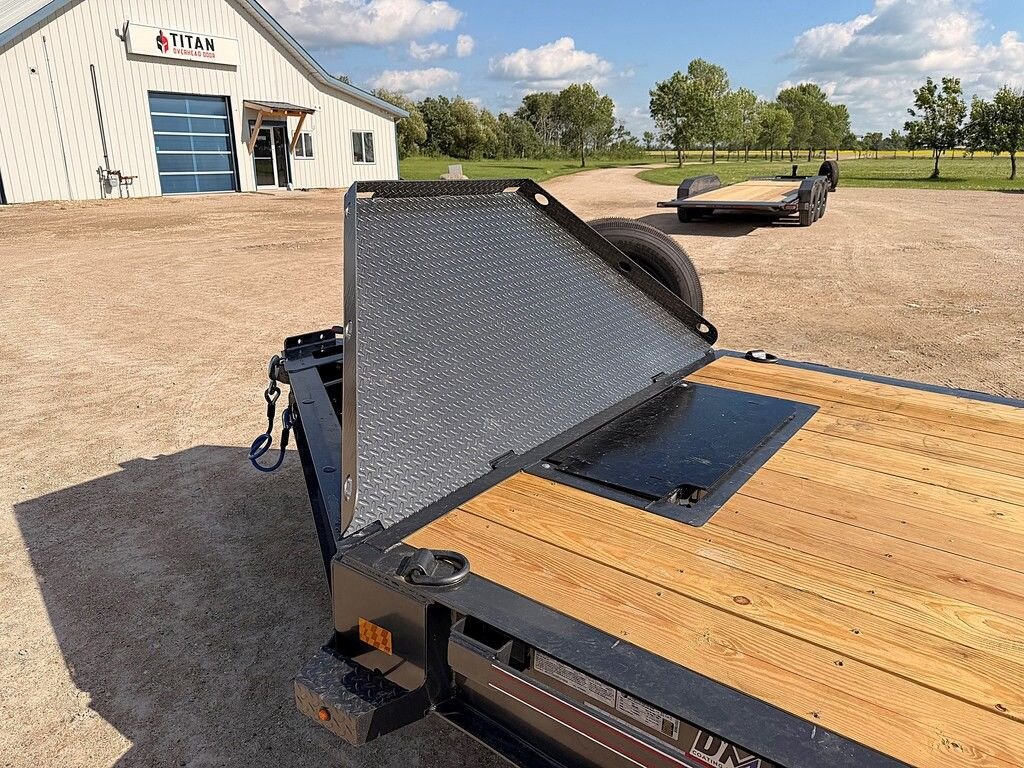 2026 Diamond C 24' Gravity Tilt Deck HDT 24k Trailer