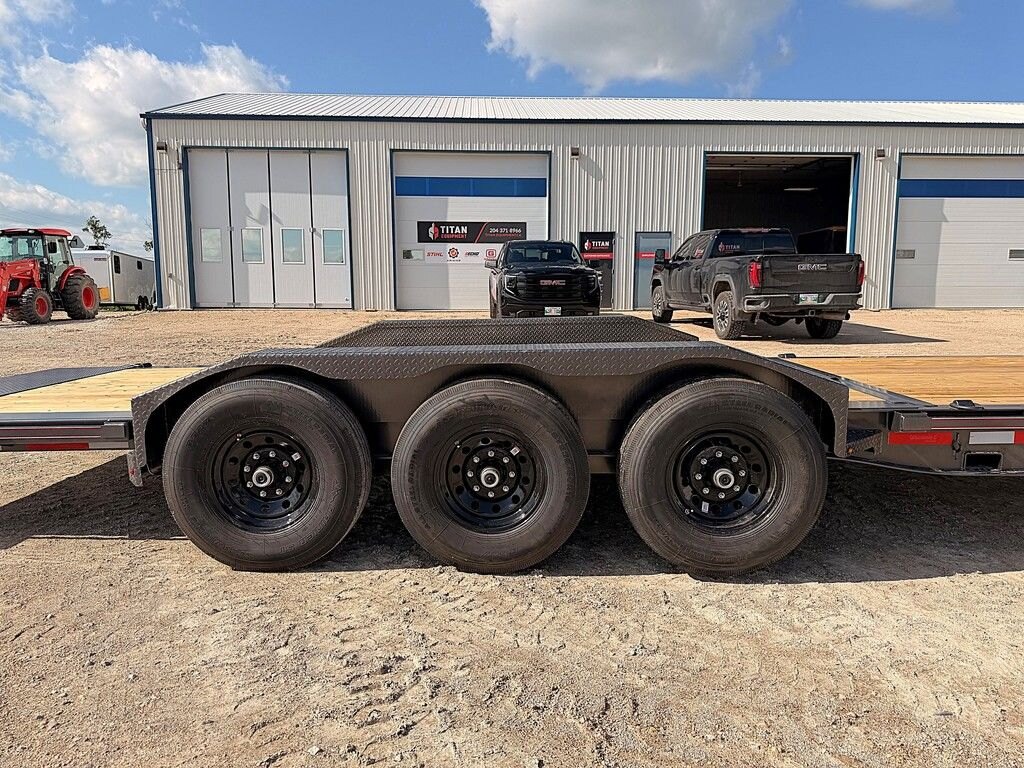 2026 Diamond C 24' Gravity Tilt Deck HDT 24k Trailer