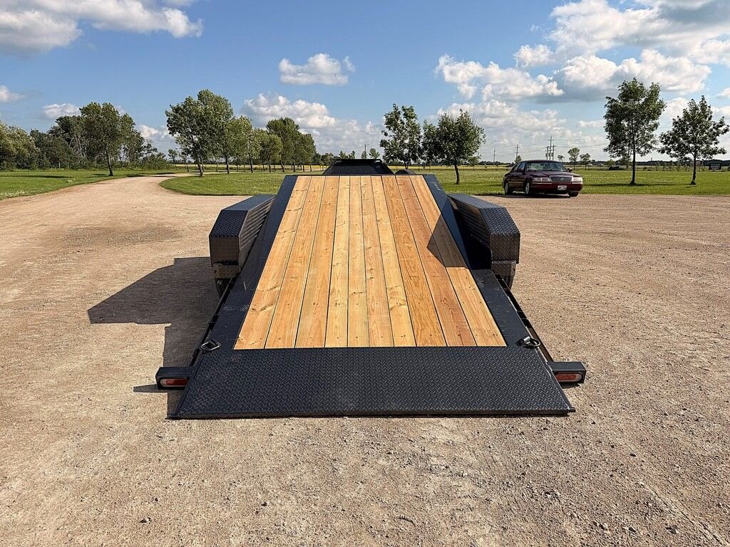 2026 Diamond C 24' Gravity Tilt Deck HDT 24k Trailer