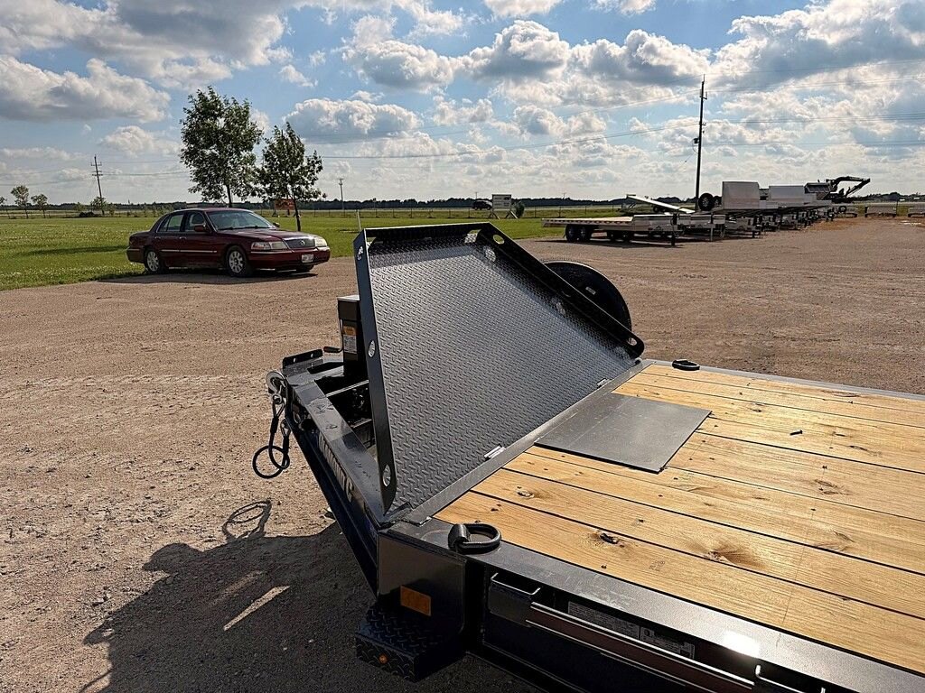 2026 Diamond C 24' Gravity Tilt Deck HDT 24k Trailer