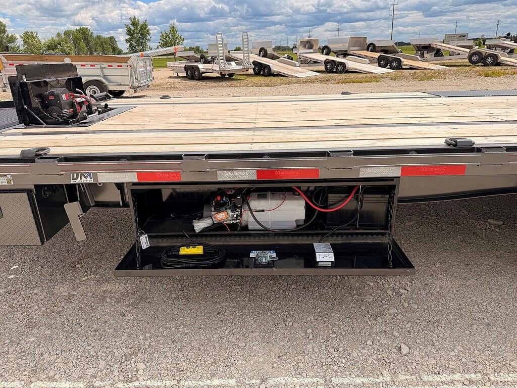 2026 Diamond C 24' Hydraulic Tilt Deckover DET 18k Trailer