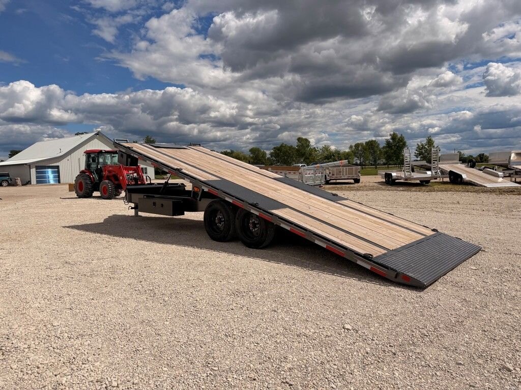 2026 Diamond C 24' Hydraulic Tilt Deckover DET 18k Trailer