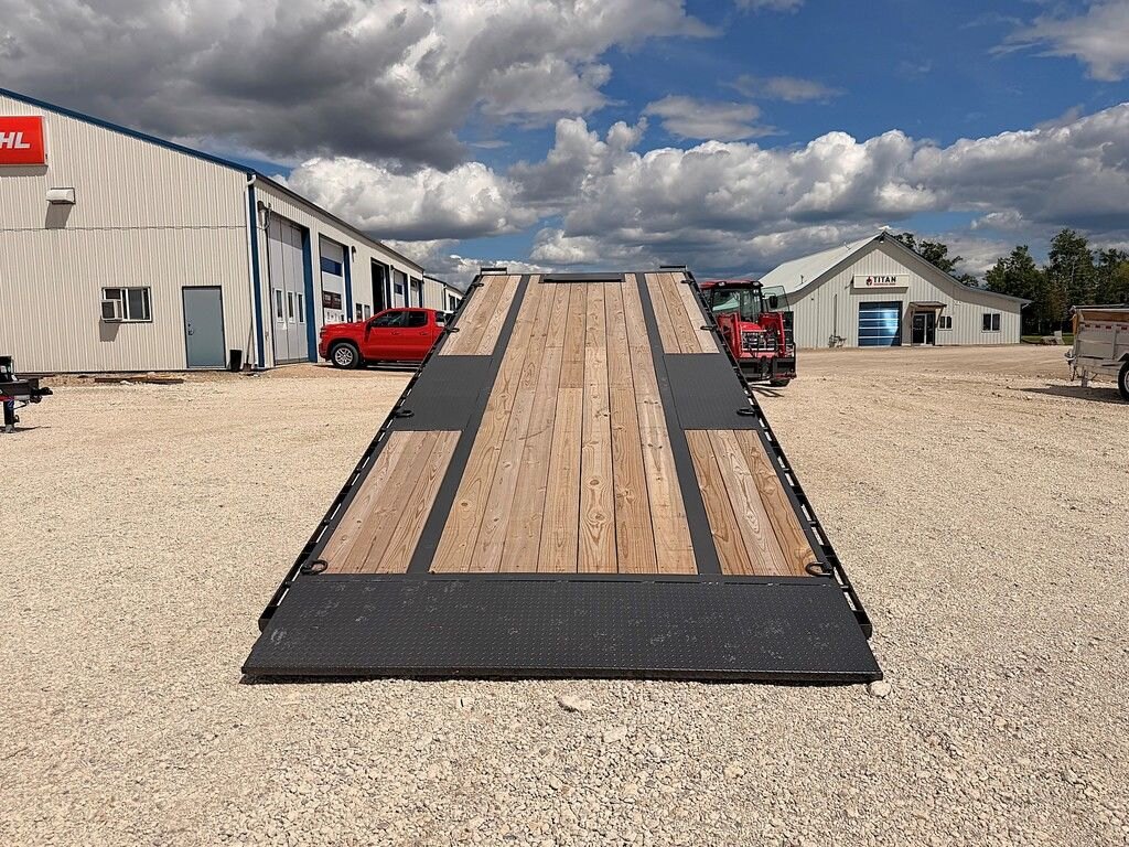 2026 Diamond C 24' Hydraulic Tilt Deckover DET 18k Trailer