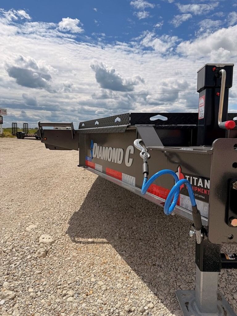 2026 Diamond C 24' Hydraulic Tilt Deckover DET 18k Trailer