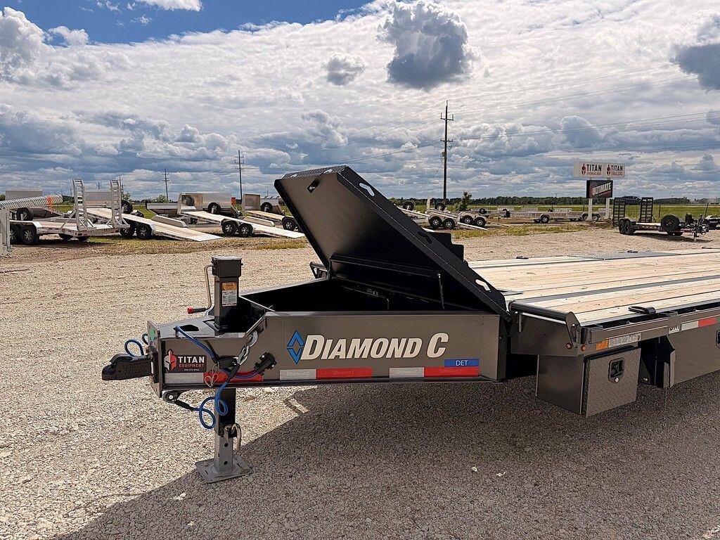 2026 Diamond C 24' Hydraulic Tilt Deckover DET 18k Trailer