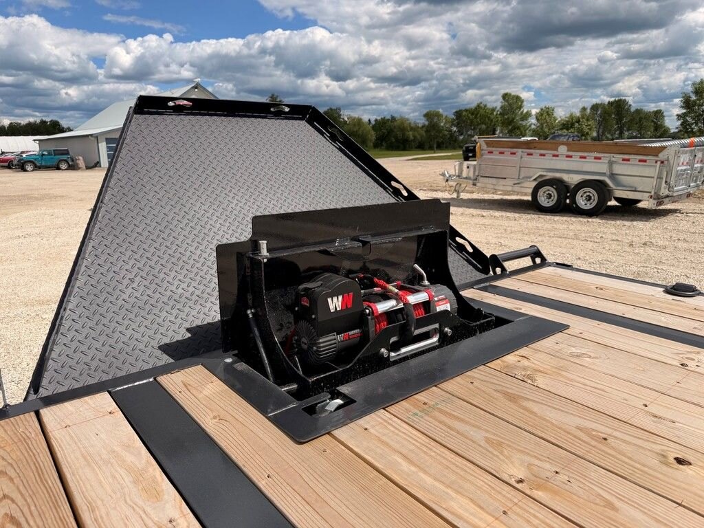 2026 Diamond C 24' Hydraulic Tilt Deckover DET 18k Trailer