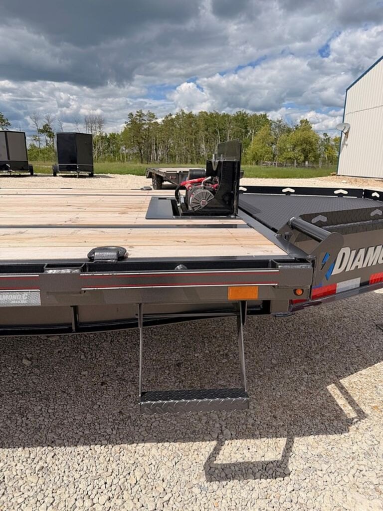 2026 Diamond C 24' Hydraulic Tilt Deckover DET 18k Trailer