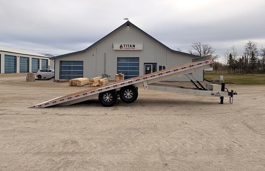 2027 Diamond C 32' Gooseneck 30k FMAX HDT Trailer