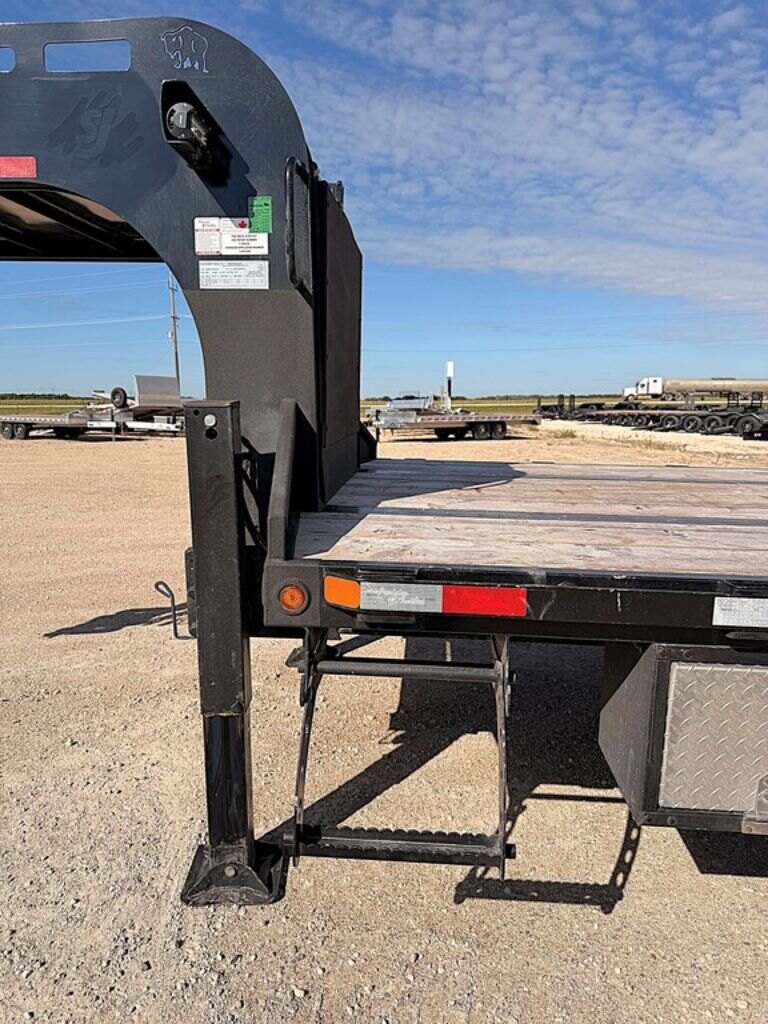 2023 Precision Trailers 30' Gooseneck 30k Trailers