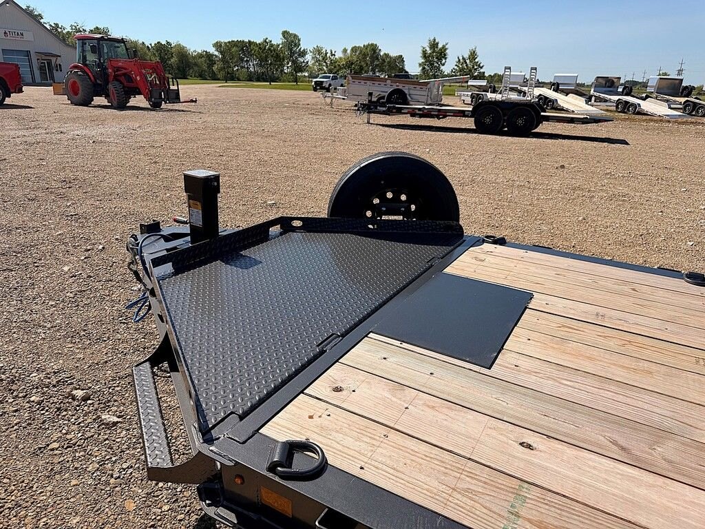 2027 Diamond C 20' Gravity Tilt Deck HDT 15.5k Trailer