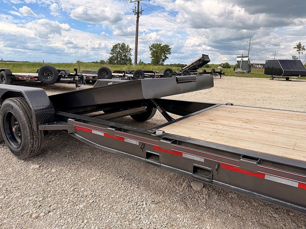 2027 Diamond C 22' Gravity Tilt Deck HDT 18k Trailer