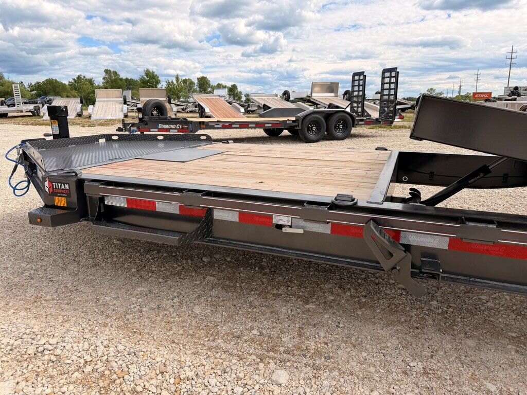 2027 Diamond C 22' Gravity Tilt Deck HDT 18k Trailer