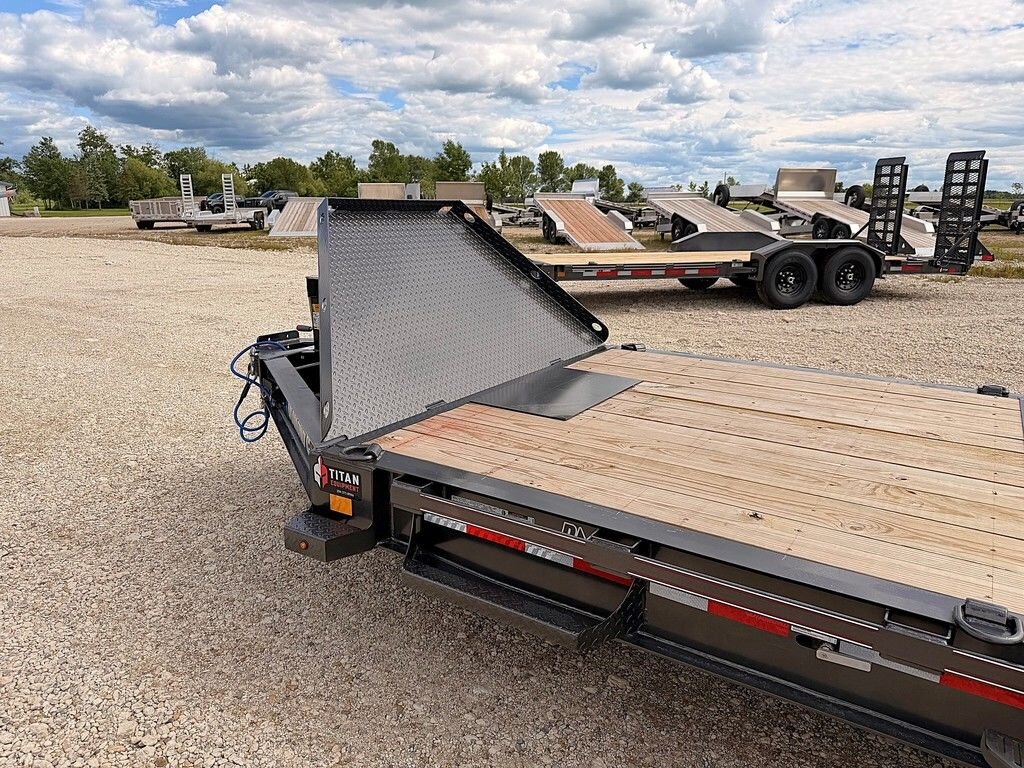 2027 Diamond C 22' Gravity Tilt Deck HDT 18k Trailer
