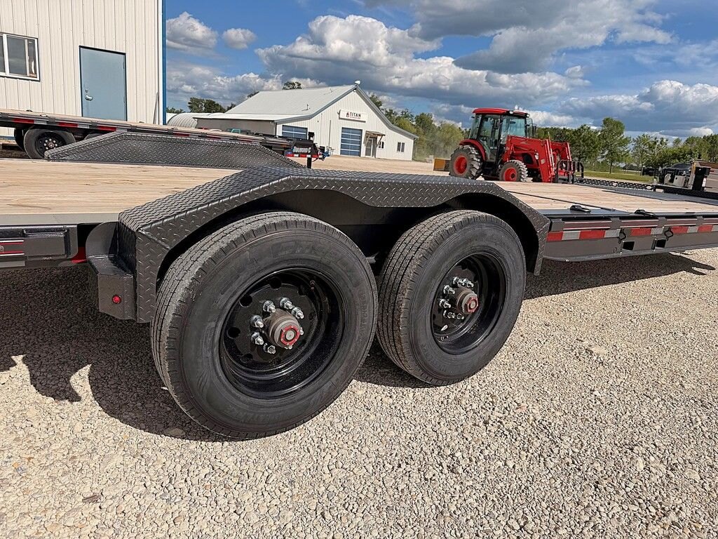 2027 Diamond C 24' Gravity Tilt Deck HDT 23k Trailer