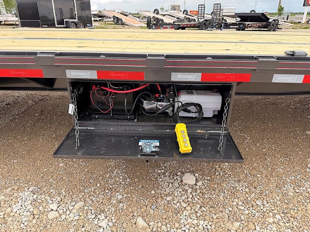 2027 Diamond C 35' Gooseneck HDT 40k Trailer