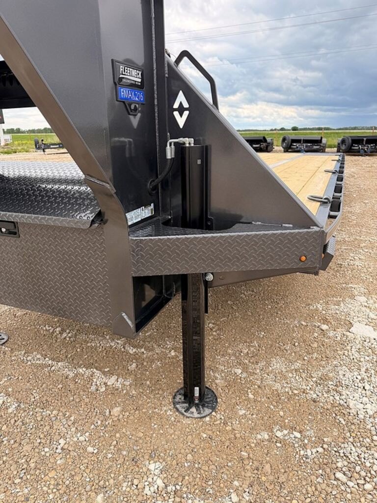 2027 Diamond C 35' Gooseneck HDT 40k Trailer