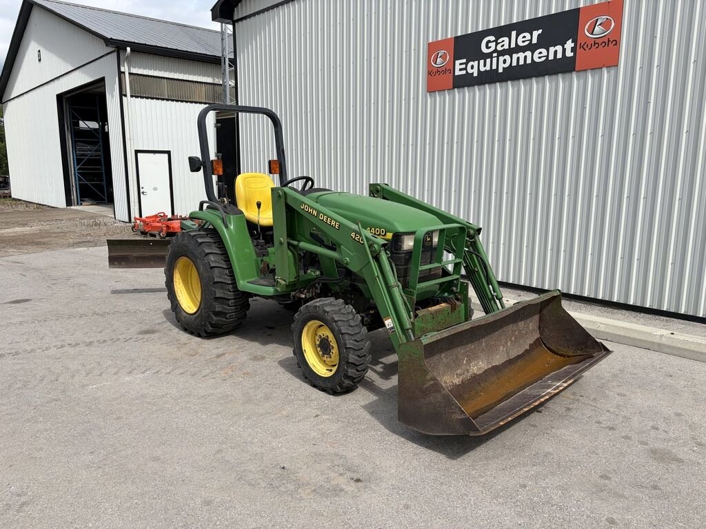 0 John Deere 4400 Tractor