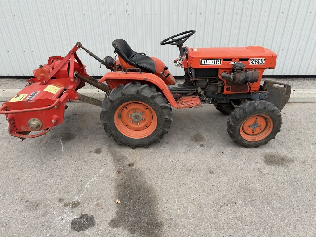 2005 Kubota B4200DT