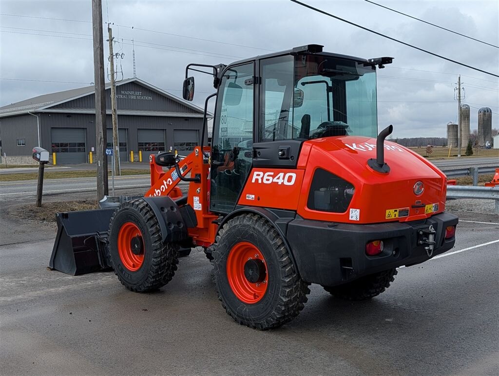 2025 Kubota R640