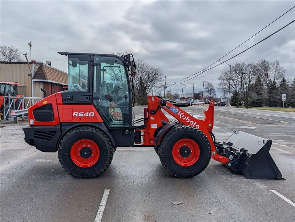 2025 Kubota R640