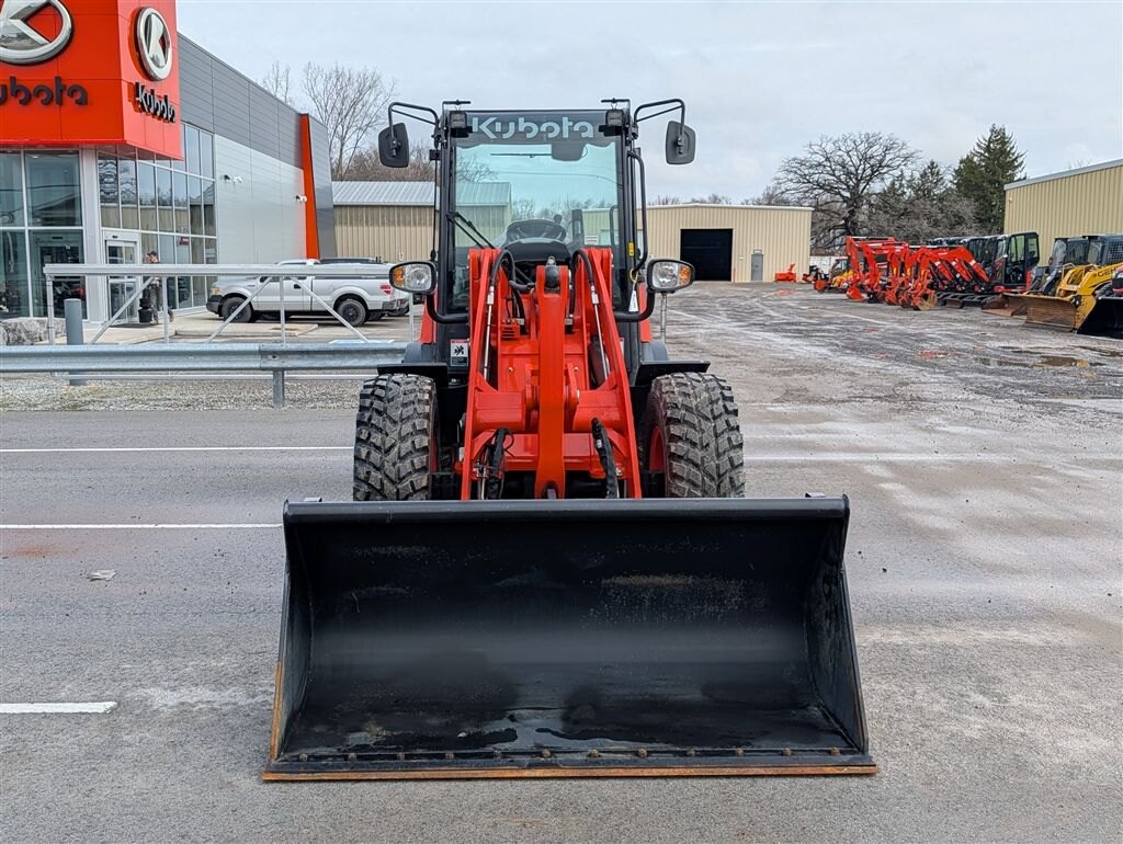 2025 Kubota R640