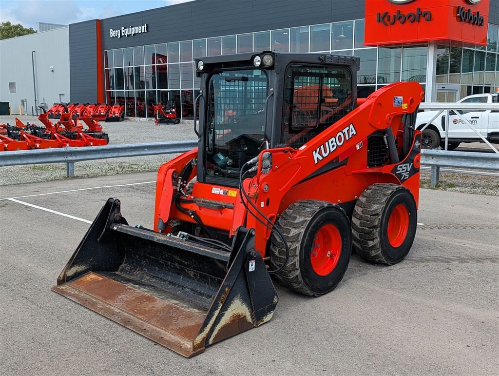 0 Kubota LX2972A 72" Blade & Subframe