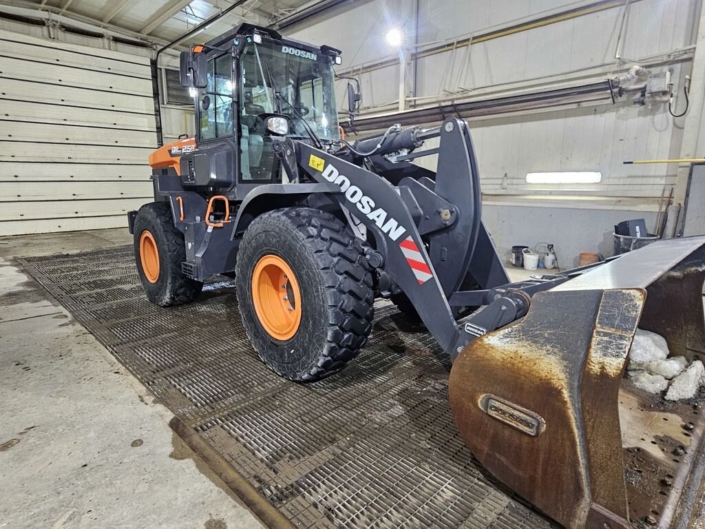 2022 GEITH 31 Tilting Bucket