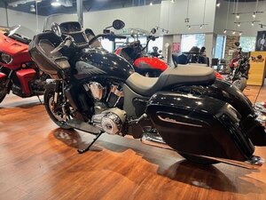 2024 Indian Motorcycle Challenger Black Metallic