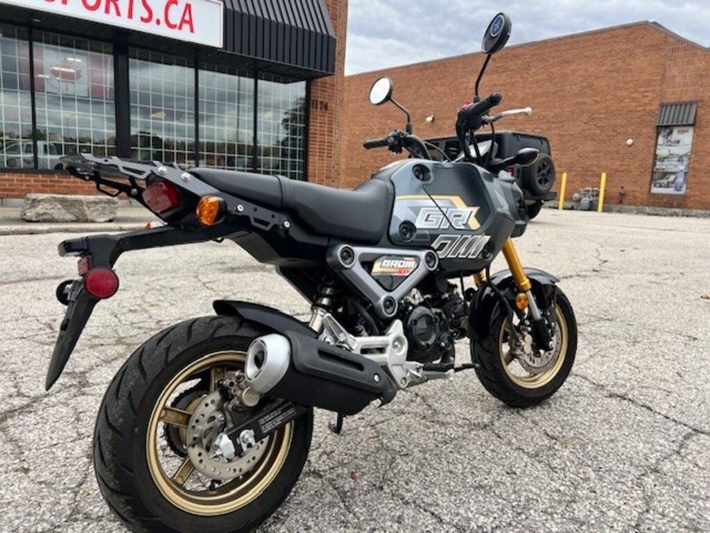 2024 Yamaha XSR700 Team Yamaha Blue