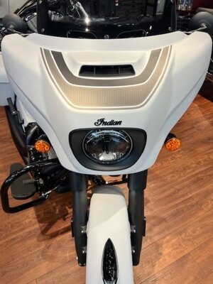 2024 Indian Motorcycle Chieftain Dark Horse Ghost White Metallic Smoke