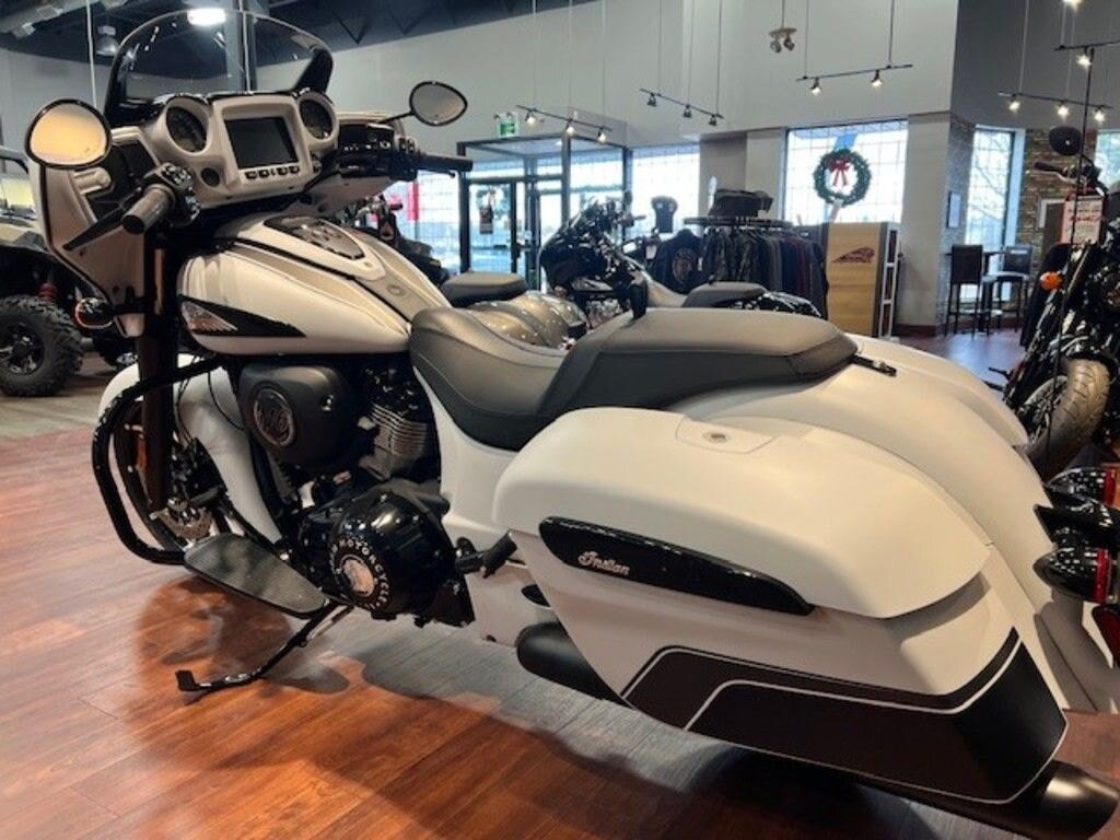 2024 Indian Motorcycle Chieftain Dark Horse Ghost White Metallic Smoke