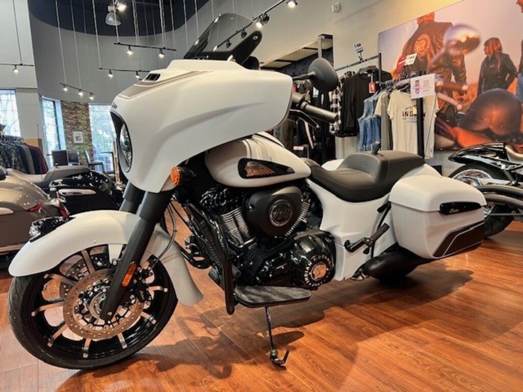 2024 Indian Motorcycle Chieftain Dark Horse Ghost White Metallic Smoke