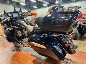 2021 Indian Motorcycle Roadmaster Limited Thunder Black Azure Crystal