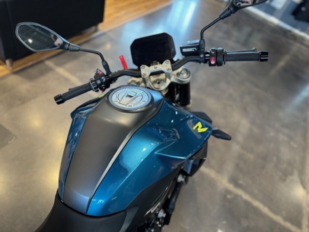 2025 BMW F 900 XR Racing red