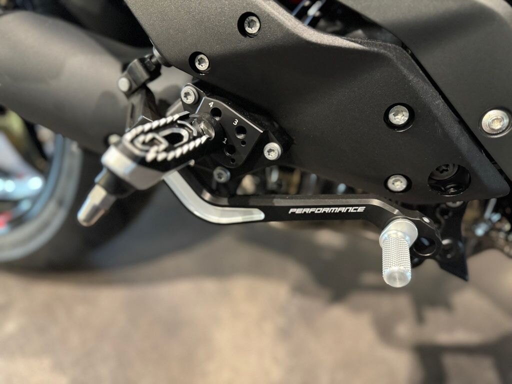 2024 BMW R 12 Aventurin Red Metallic