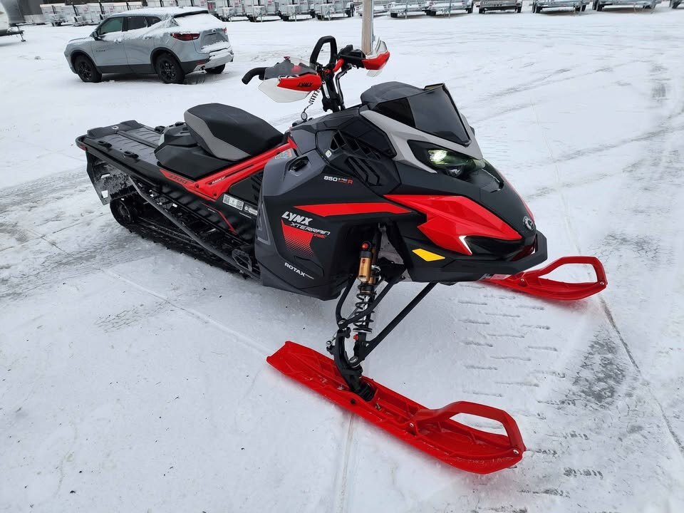 2022 Suzuki Boulevard C50 – 800cc V-Twin Cruiser, Only 3,698 KM Pearl White