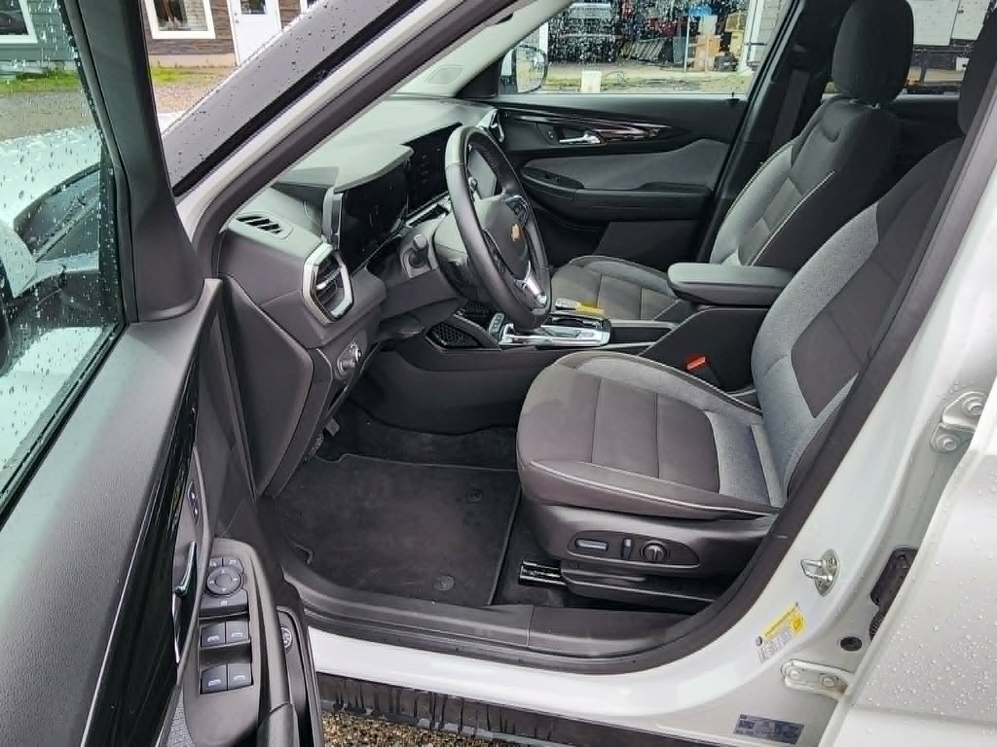 2025 Chevrolet Trailblazer LT AWD, Low KM, Turbo, Heated Seats