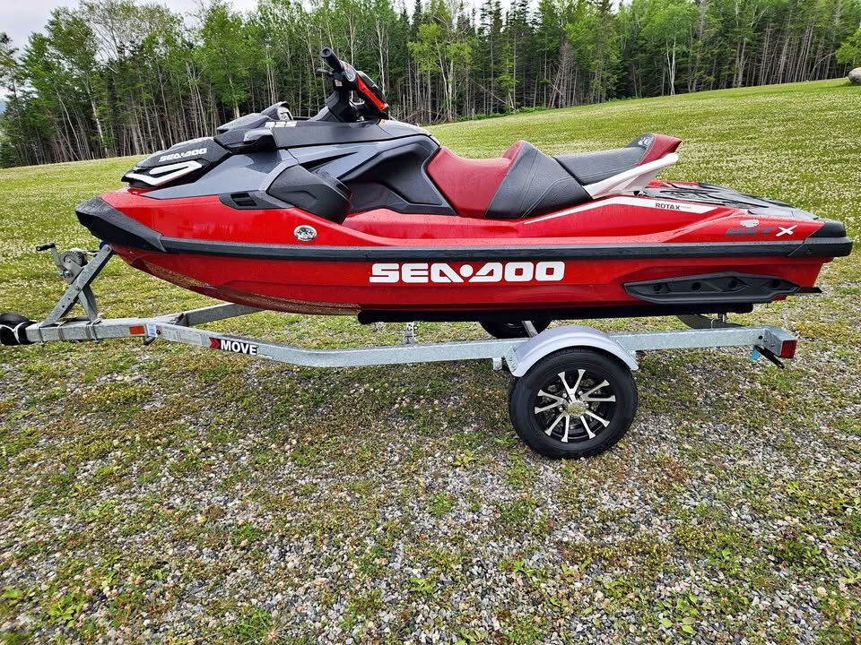 2024 Sea-Doo RXT-X 325 fiery-red