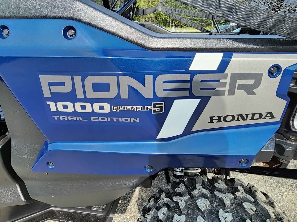 2023 Honda Pioneer 1000 5 Trail Edition 4x4 5 Passenger Only 757 KM