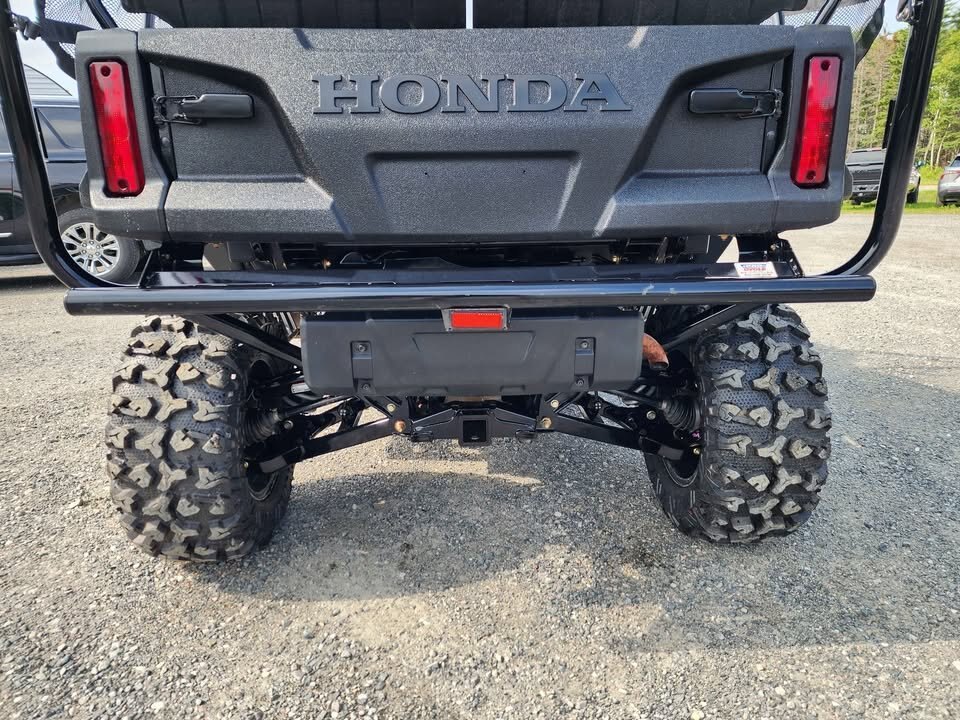 2023 Honda Pioneer 1000 5 Trail Edition 4x4 5 Passenger Only 757 KM