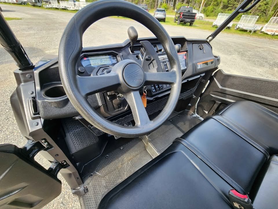 2023 Honda Pioneer 1000 5 Trail Edition 4x4 5 Passenger Only 757 KM