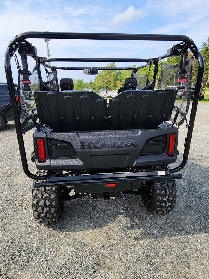 2023 Honda Pioneer 1000 5 Trail Edition 4x4 5 Passenger Only 757 KM