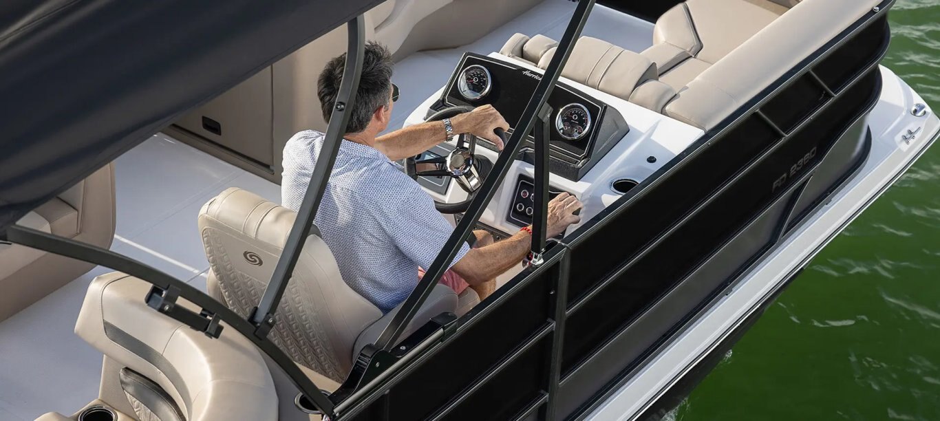 Hurricane FunDeck 2360 SBC OB